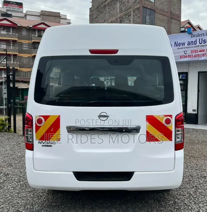Nissan Caravan (Urvan) 2017 White