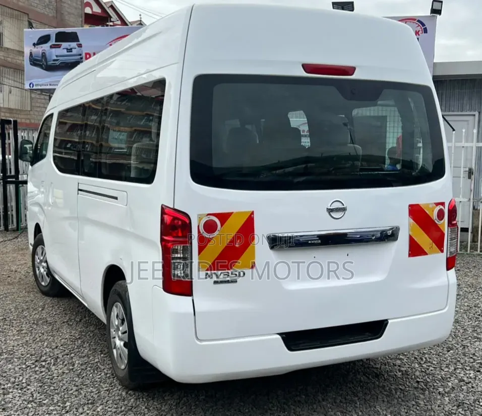 Nissan Caravan (Urvan) 2017 White