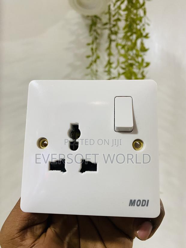 Single Universal Socket