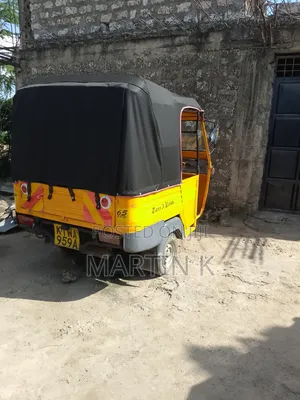 Piaggio 2011 Yellow