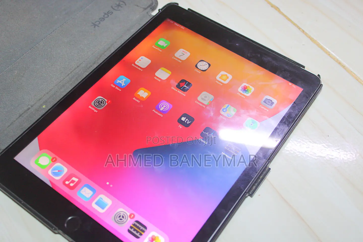 Apple iPad Wi-Fi 32 GB Gray