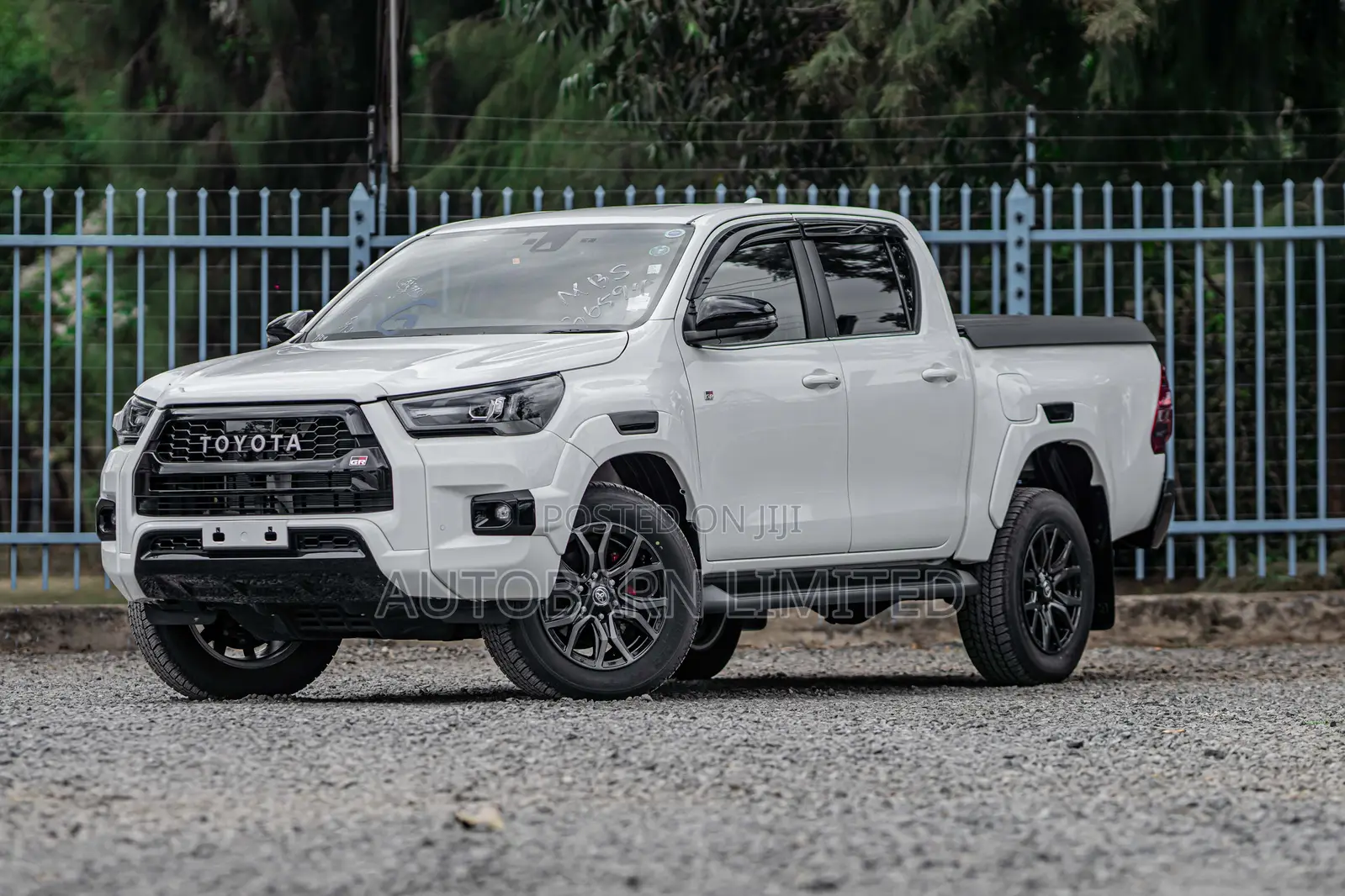 Toyota Hilux 2022 White
