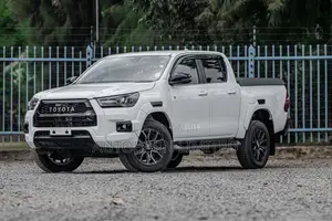 Toyota Hilux 2022 White