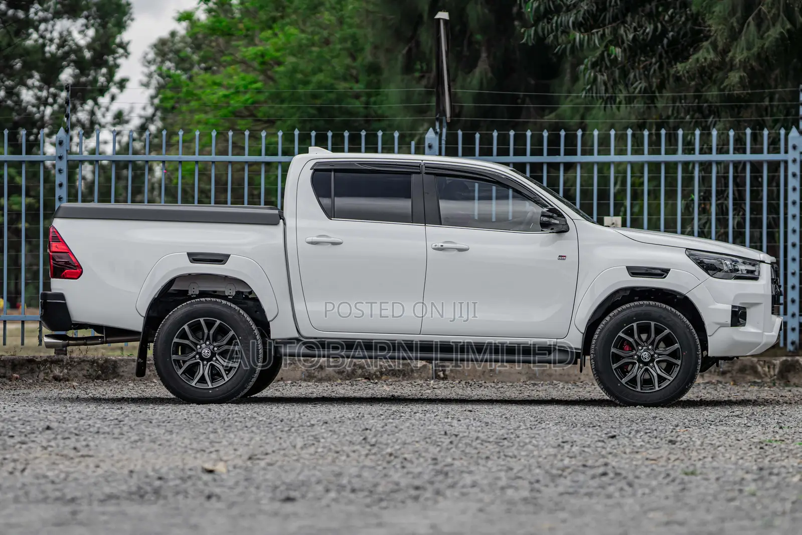 Toyota Hilux 2022 White