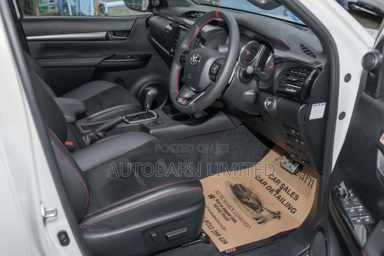 Toyota Hilux 2022 White