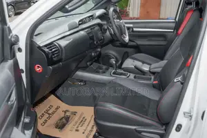 Toyota Hilux 2022 White