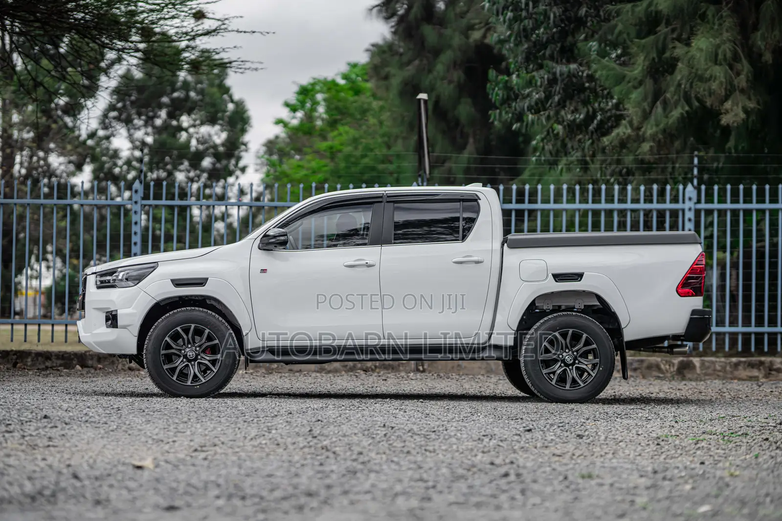 Toyota Hilux 2022 White