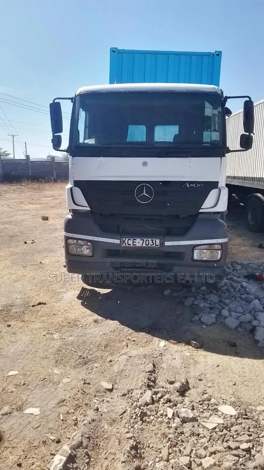 Transport. Trailers.30-32 tonnes.flatbeds.100 Units.