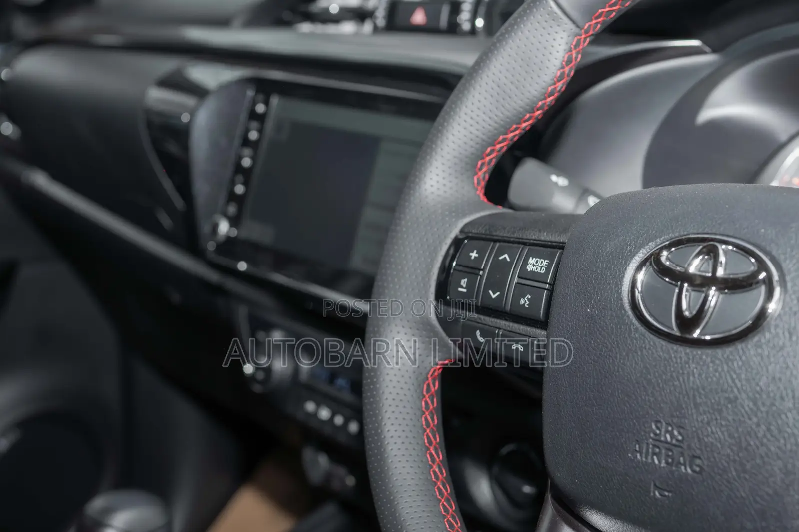 Toyota Hilux 2022 White