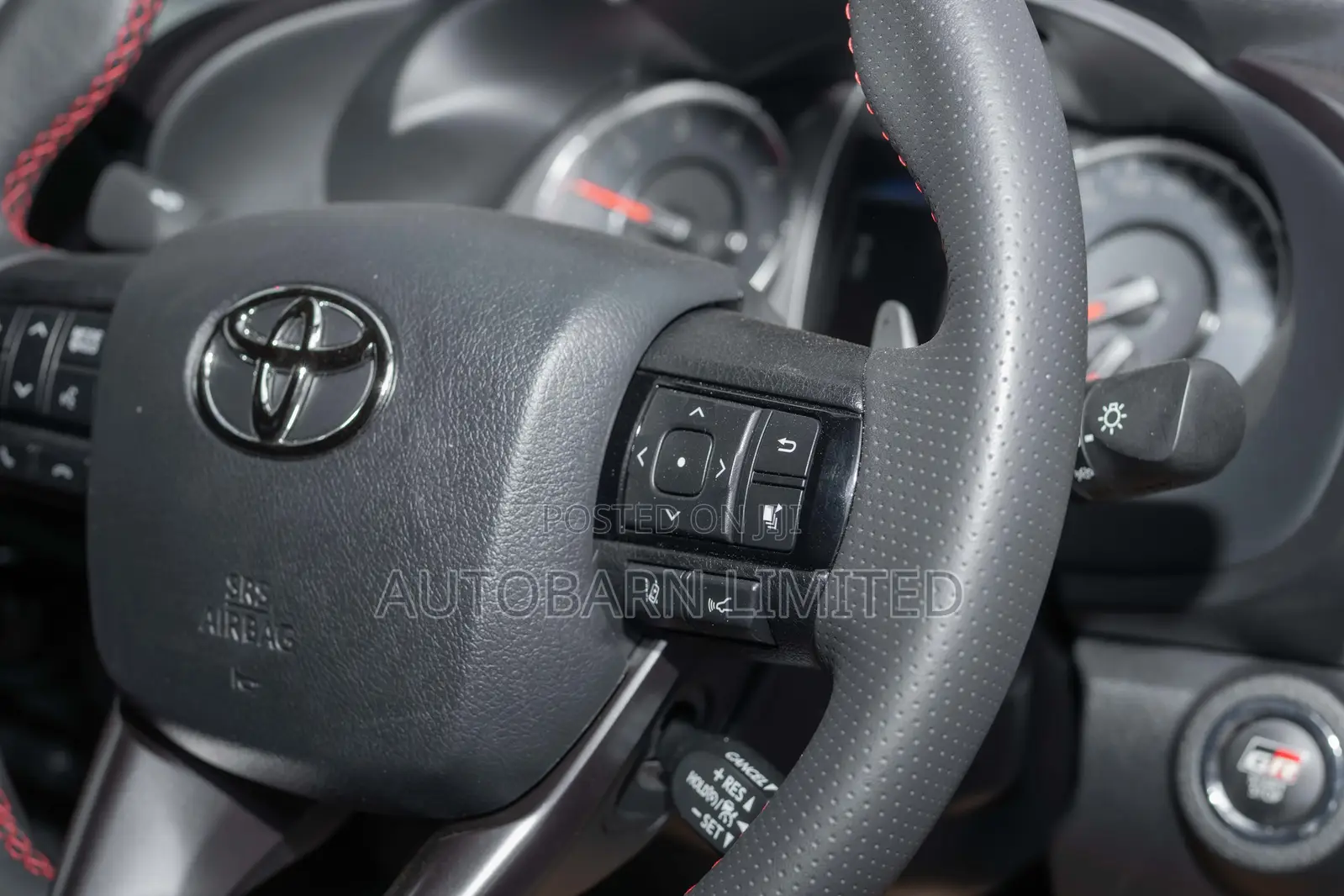 Toyota Hilux 2022 White