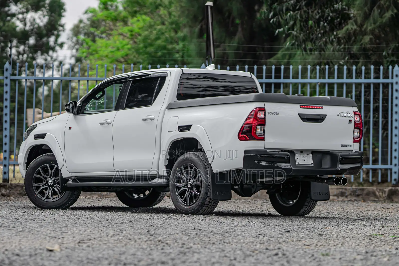 Toyota Hilux 2022 White