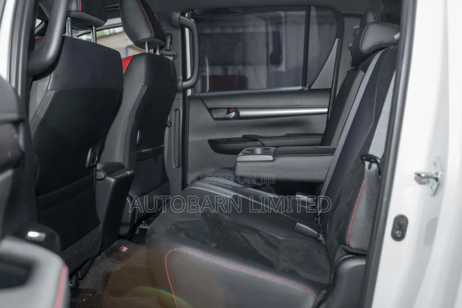 Toyota Hilux 2022 White