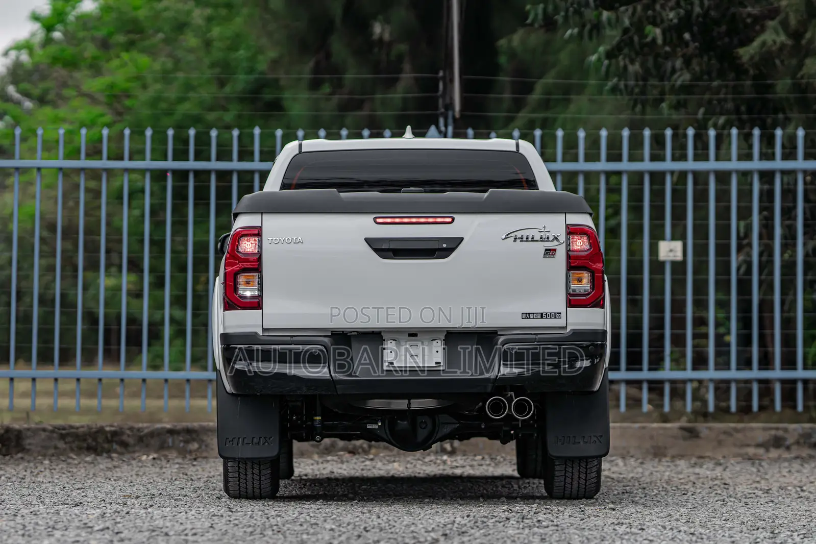 Toyota Hilux 2022 White