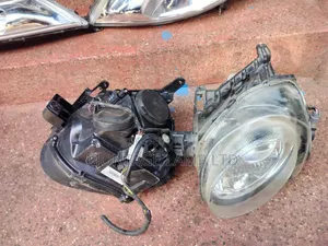 Nisaan Juke 2012 Headlight