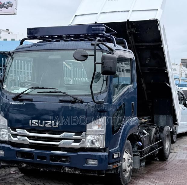 Isuzu Forward 2021 Blue