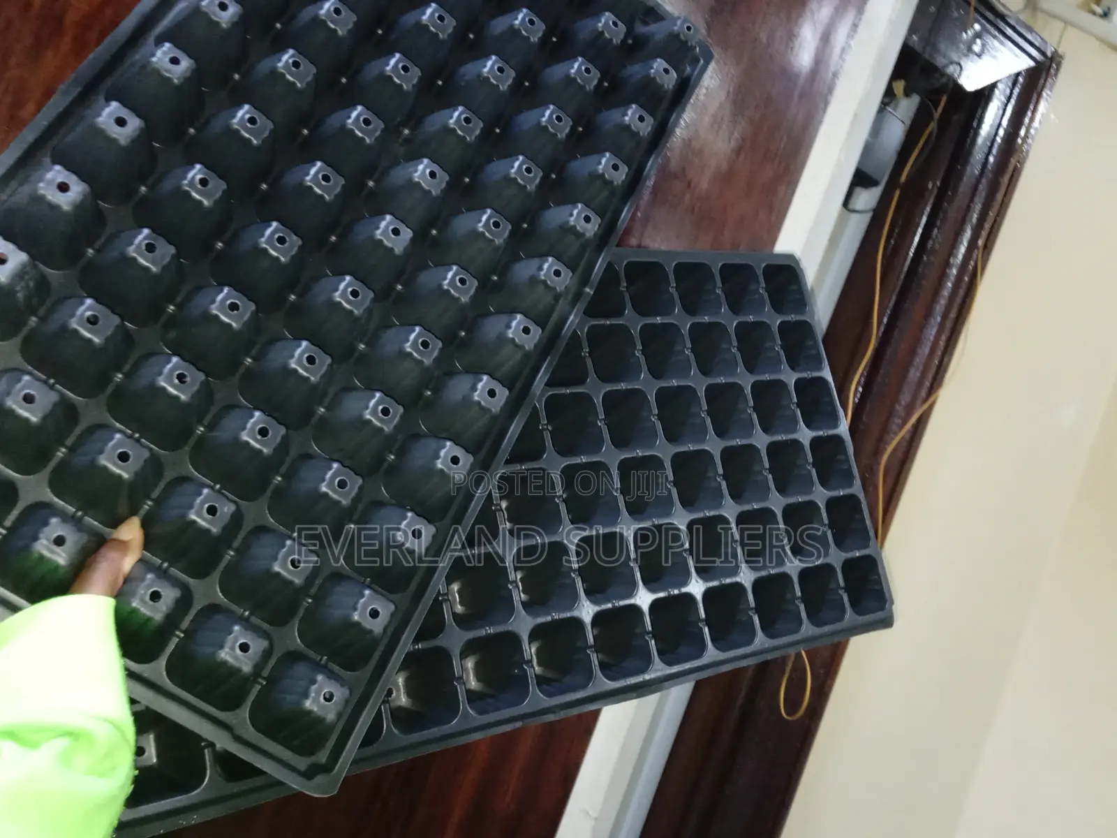 Easy-Arrange Seedling Trays