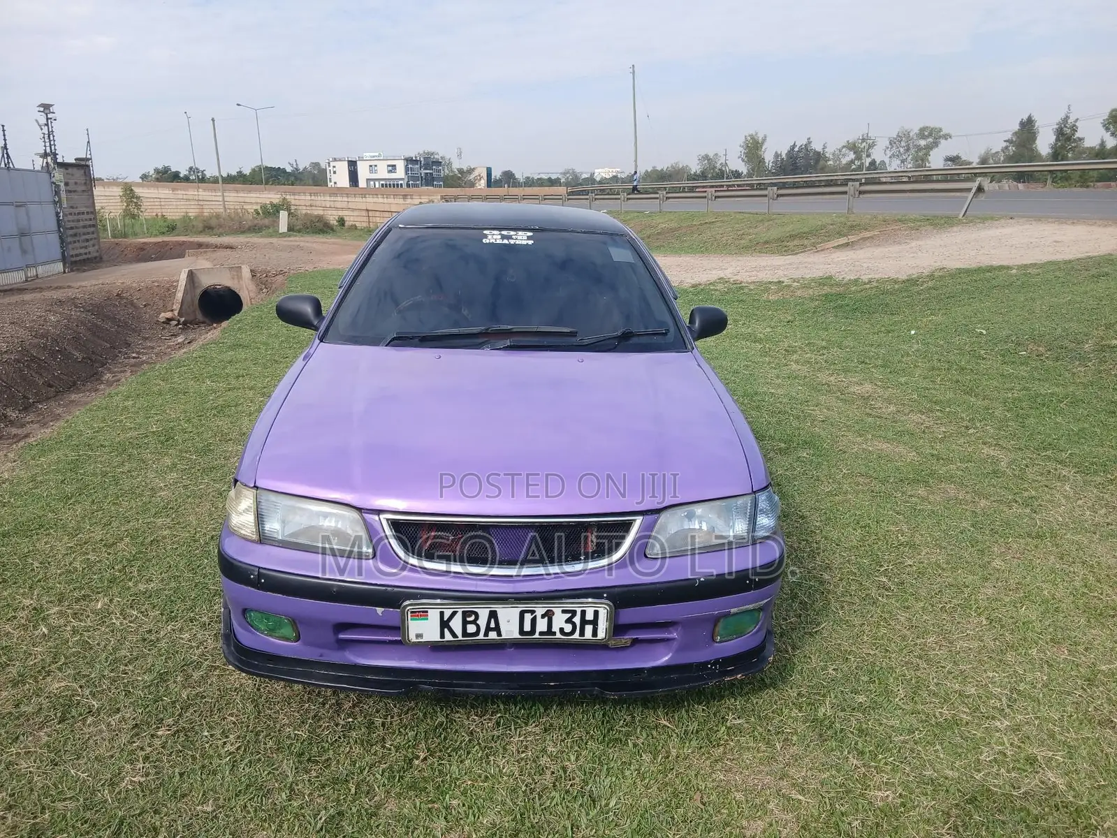 Nissan Sunny 2000 Gray