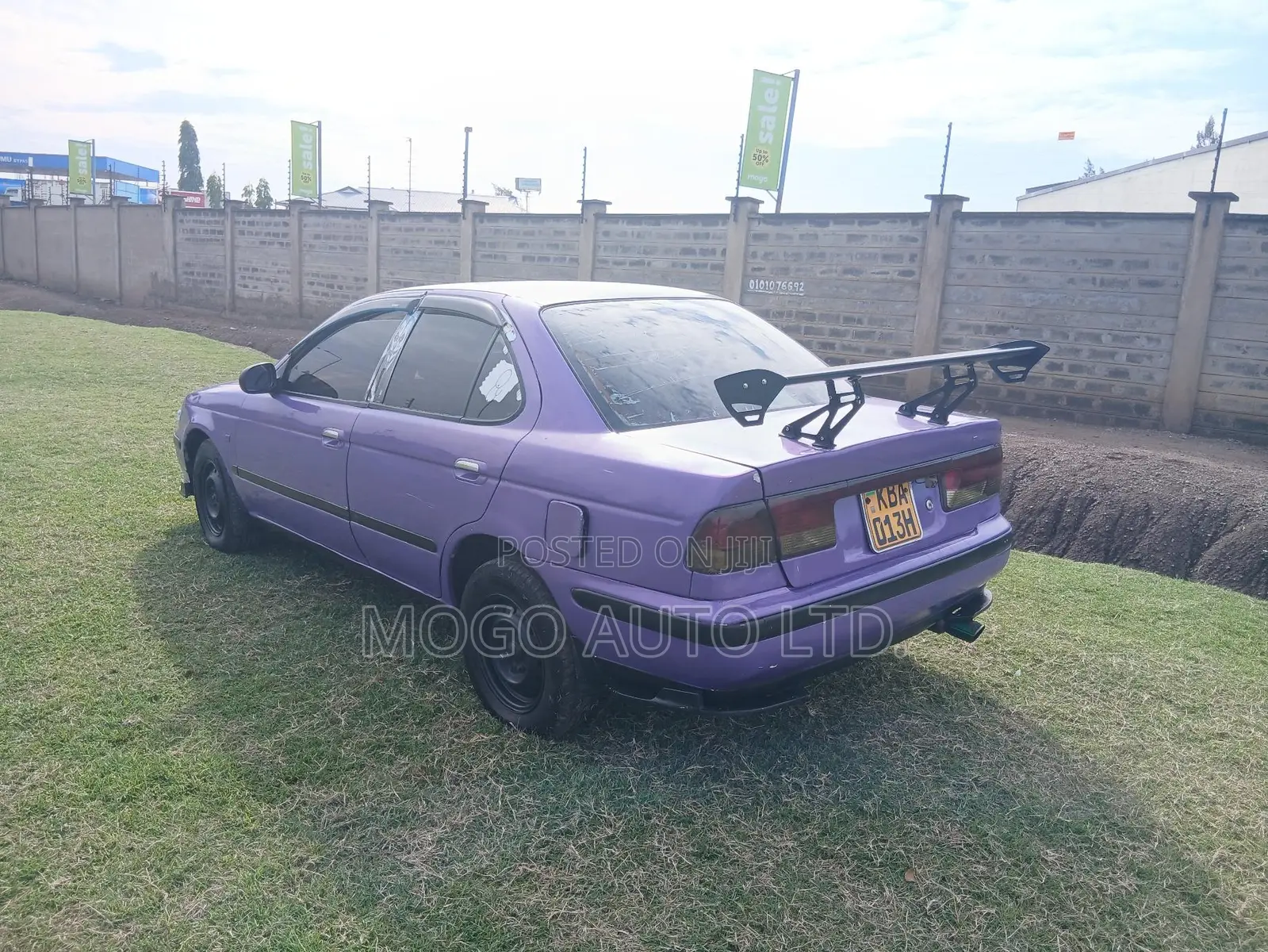 Nissan Sunny 2000 Gray