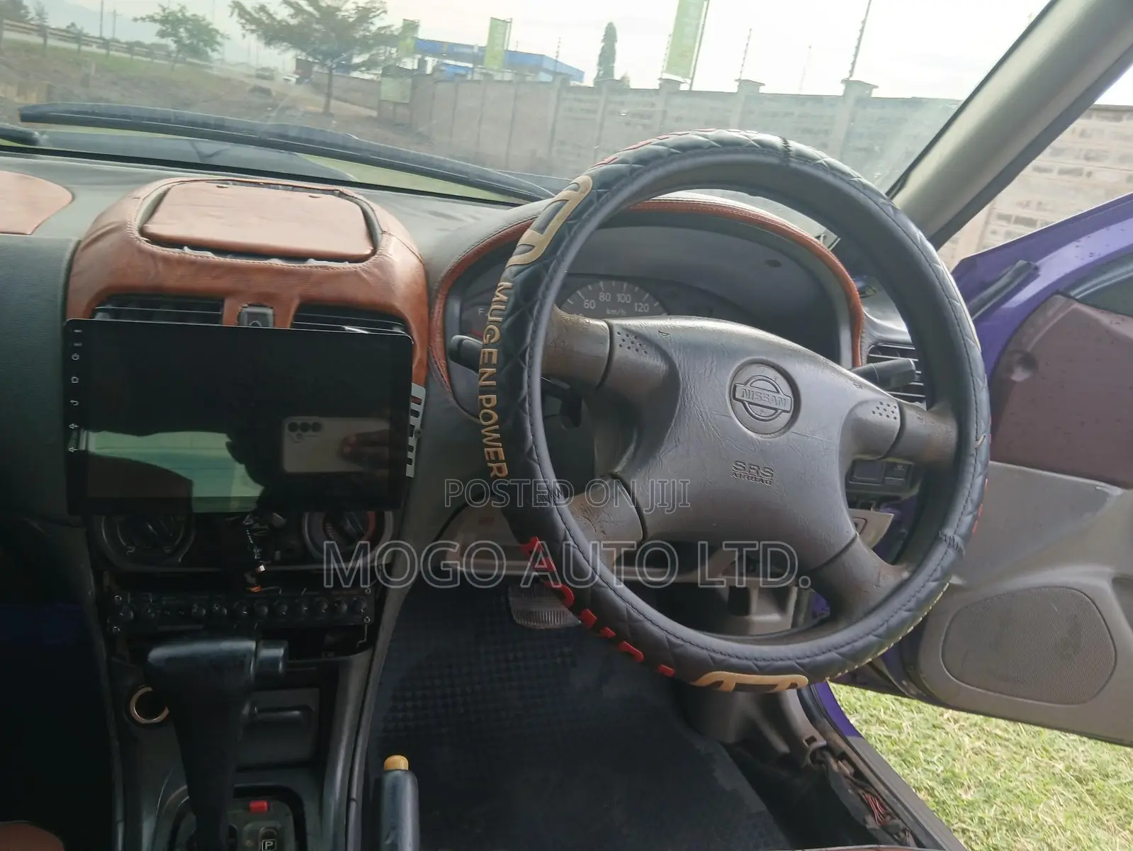 Nissan Sunny 2000 Gray