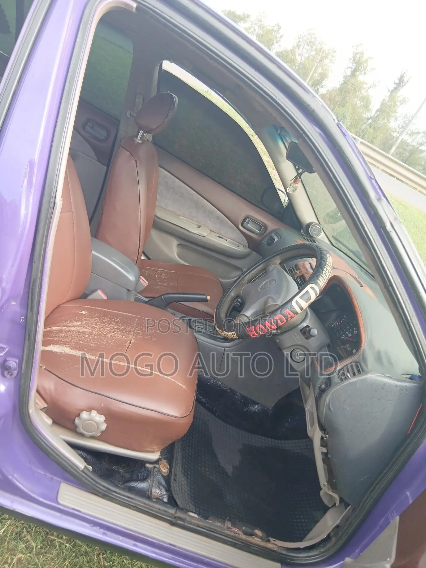 Nissan Sunny 2000 Gray