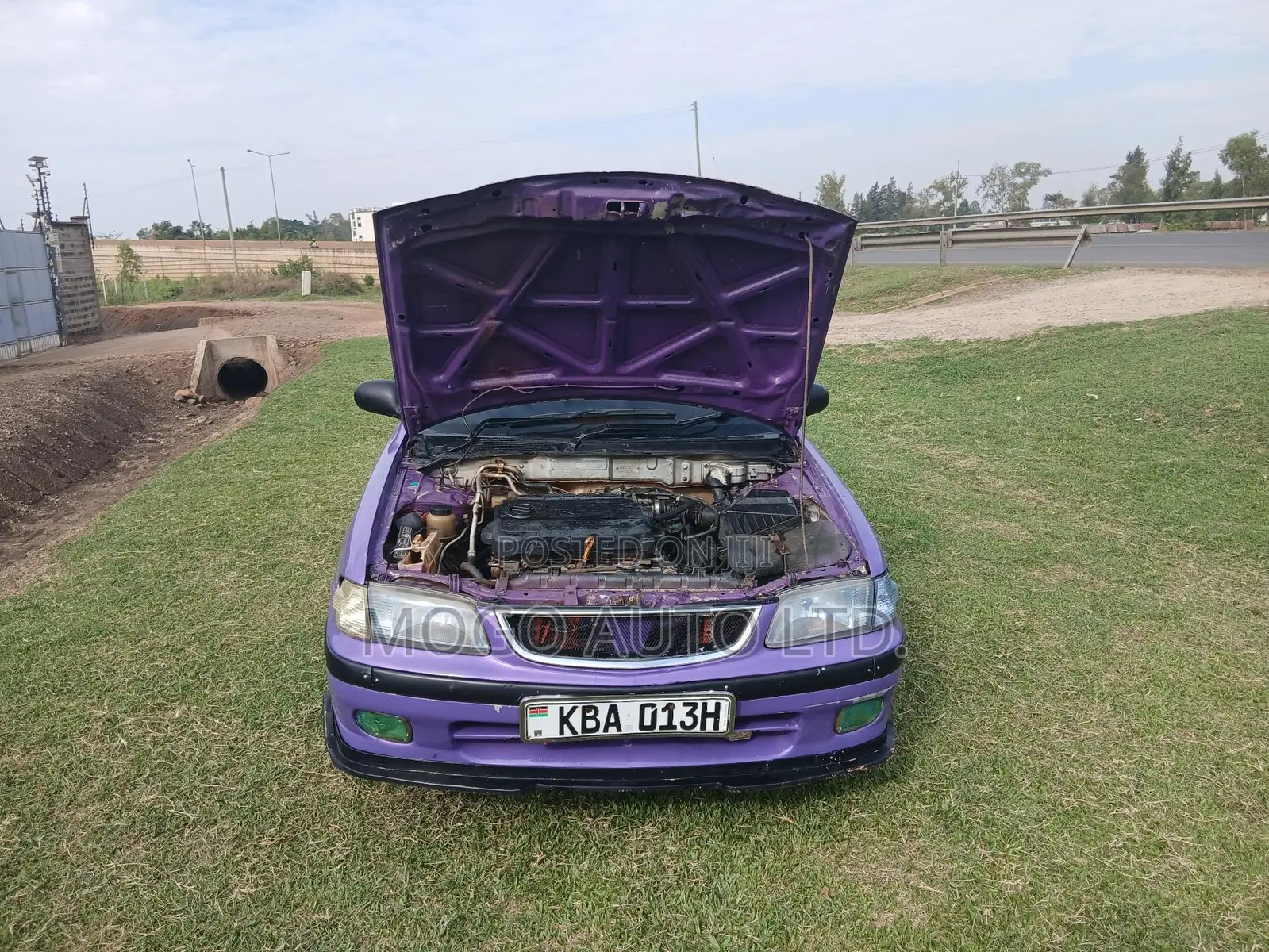Nissan Sunny 2000 Gray