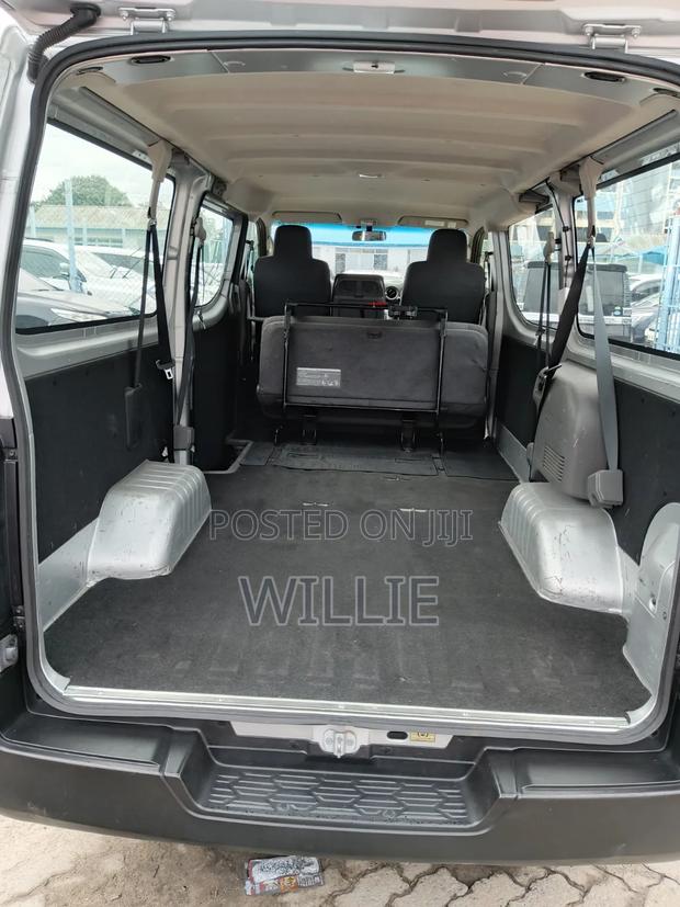 Nissan Caravan (Urvan) 2019 Silver - thumbnail 4
