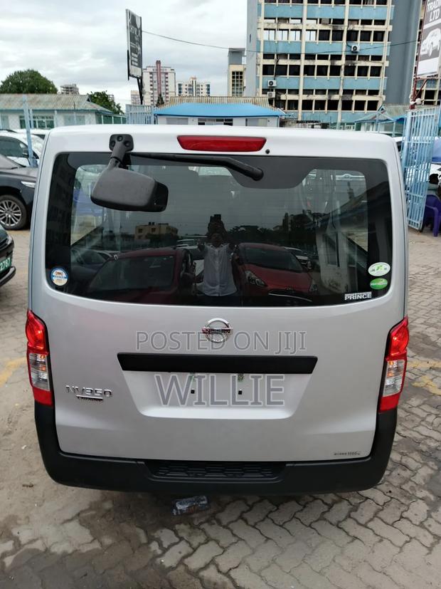 Nissan Caravan (Urvan) 2019 Silver - thumbnail 8