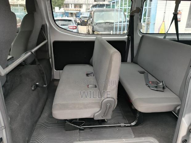 Nissan Caravan (Urvan) 2019 Silver - thumbnail 10