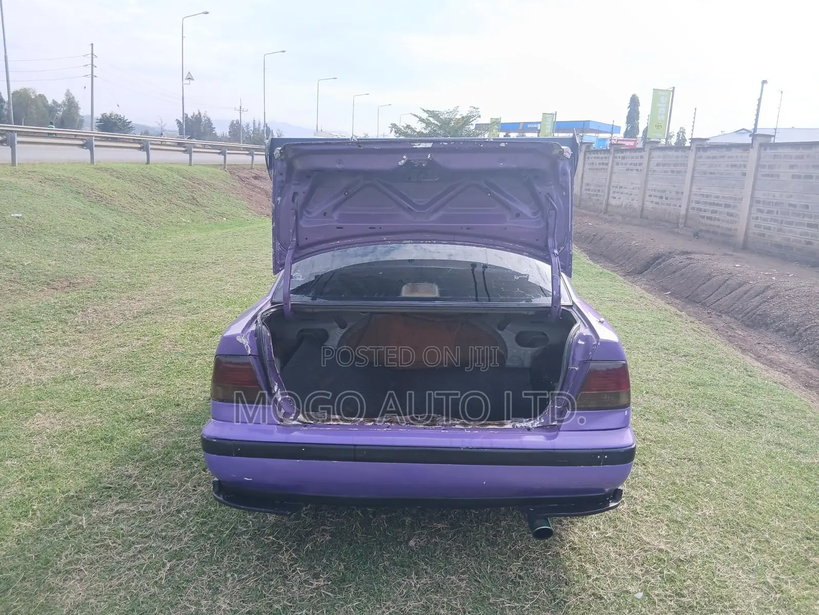 Nissan Sunny 2000 Gray