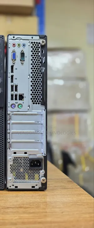 Desktop Computer Lenovo ThinkCentre M720 SFF 8GB AMD Ryzen 5 SSD 256GB