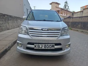 Toyota Noah 2.0 FWD (8 Seater) 2004 Silver
