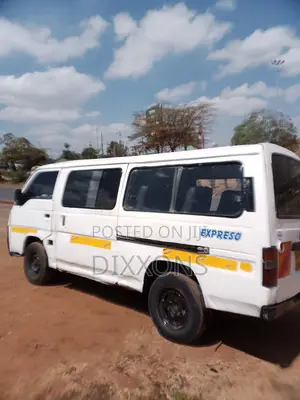 Nissan Caravan (Urvan) 2002 White