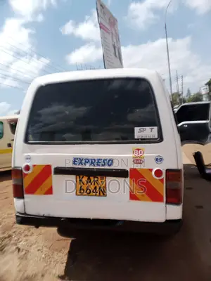 Nissan Caravan (Urvan) 2002 White