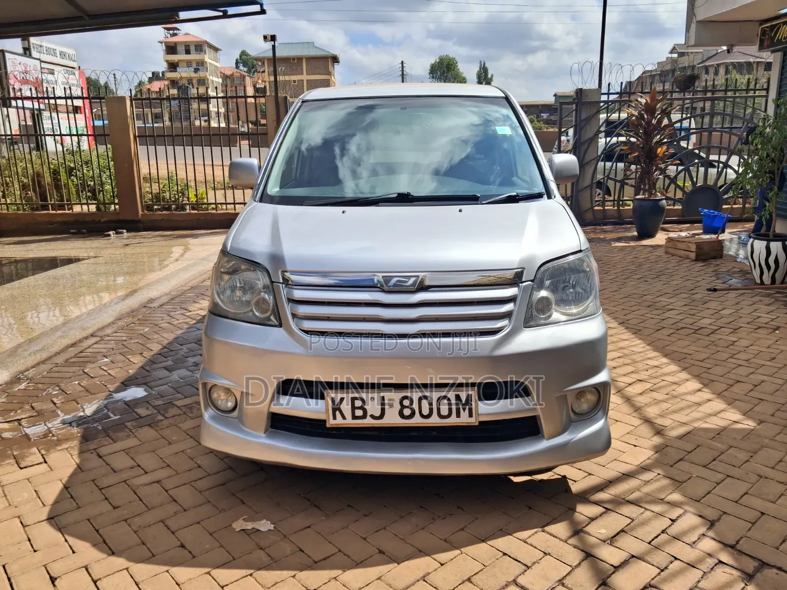 Toyota Noah 2002 Silver