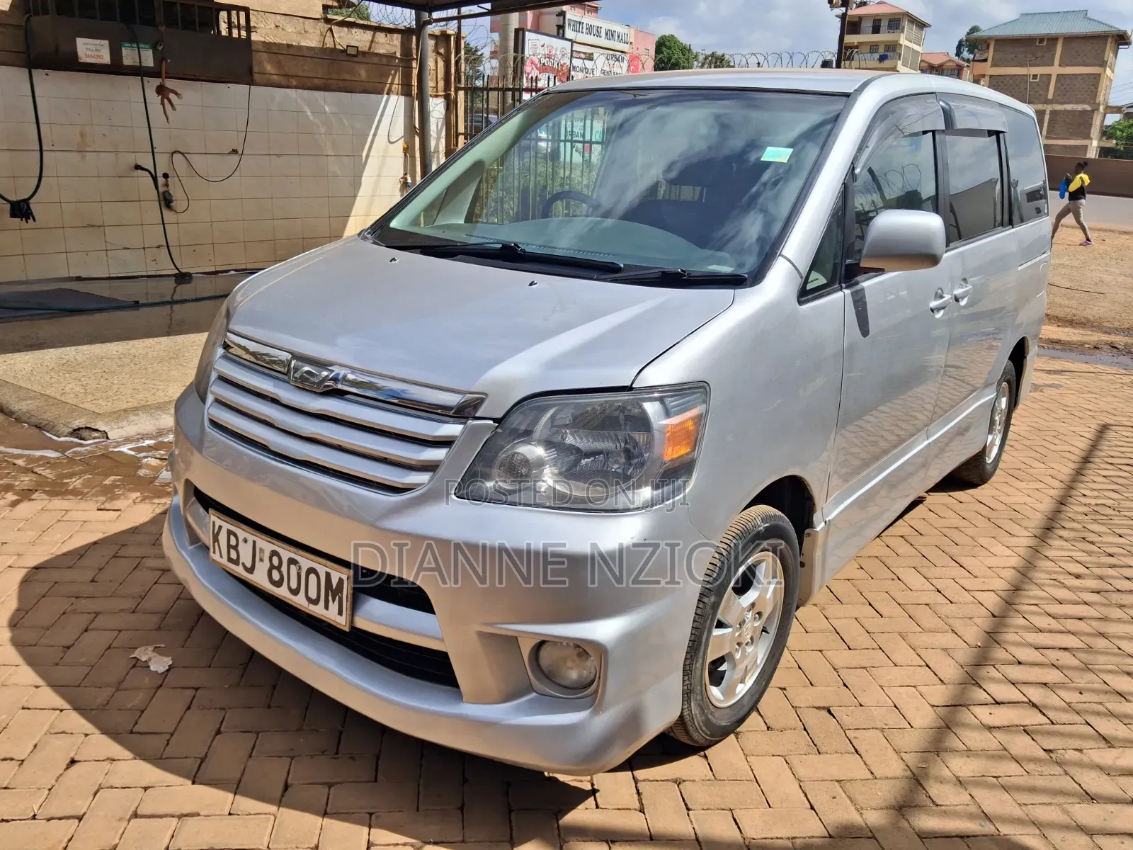 Toyota Noah 2002 Silver