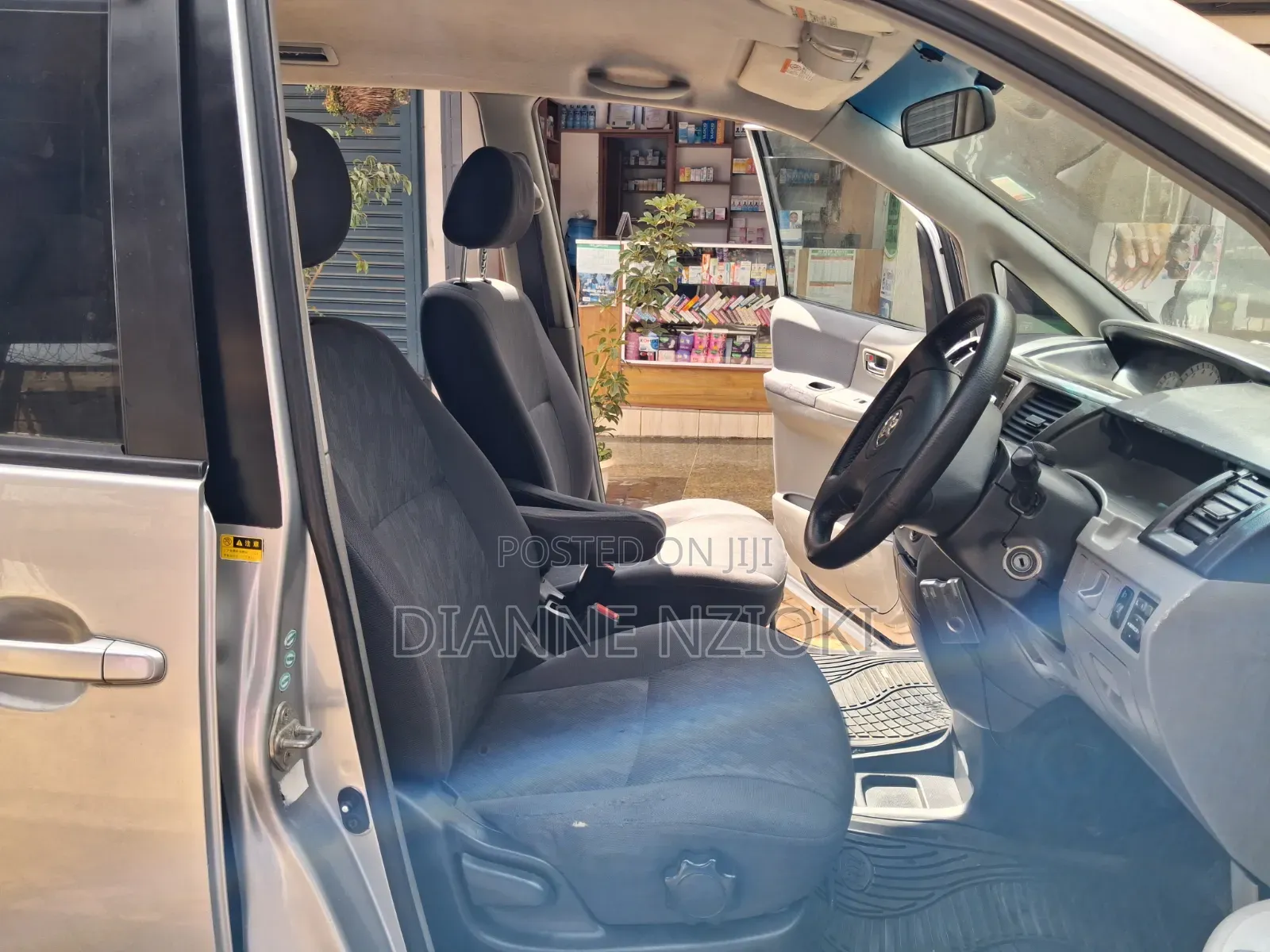 Toyota Noah 2002 Silver