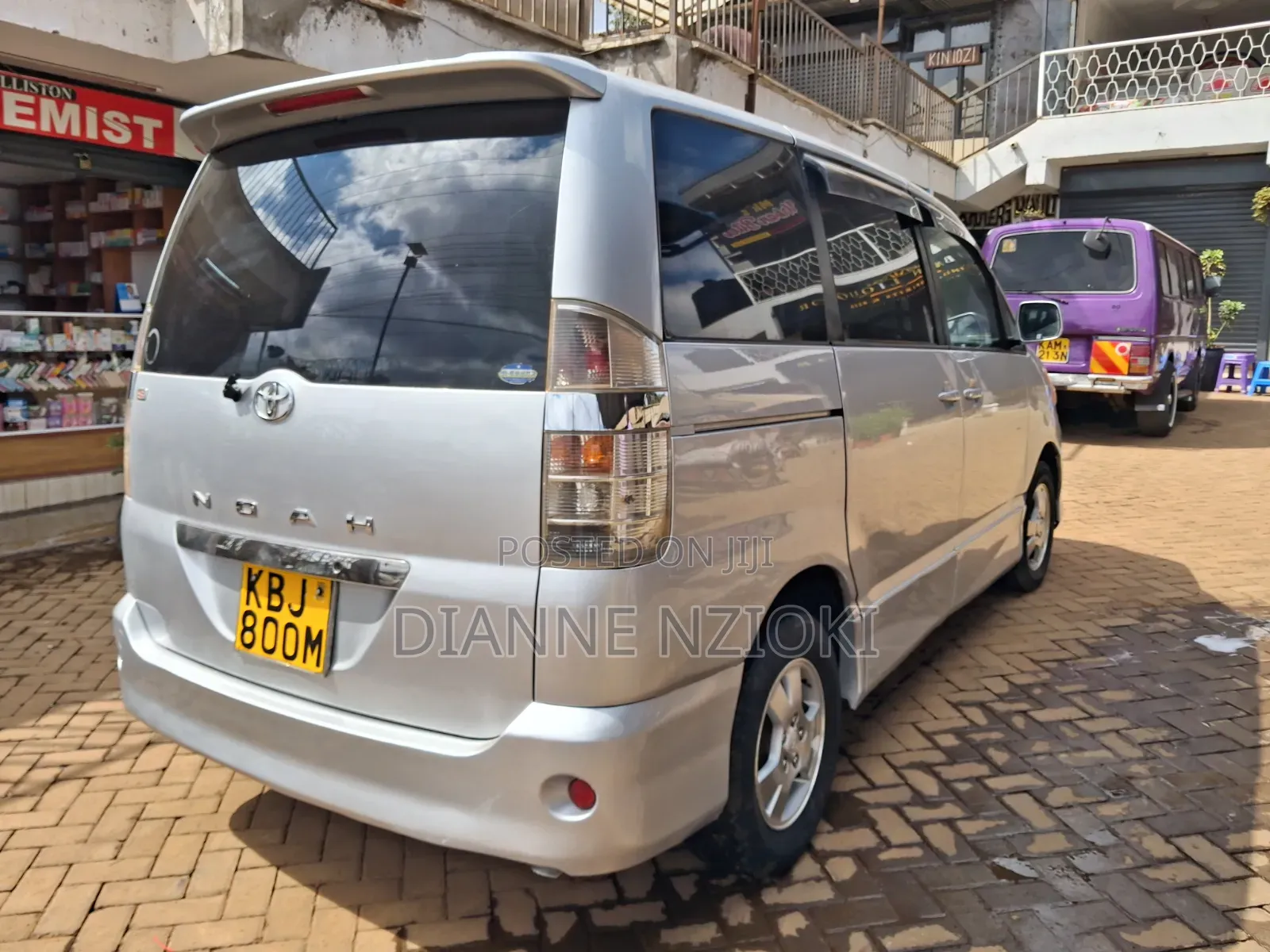 Toyota Noah 2002 Silver