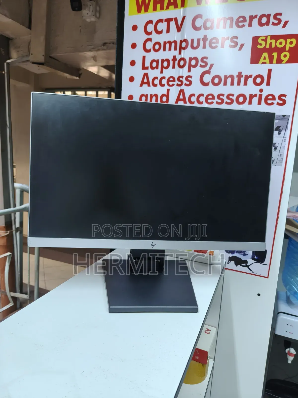 Frameless HP Monitor for Modern Office and Business Use
