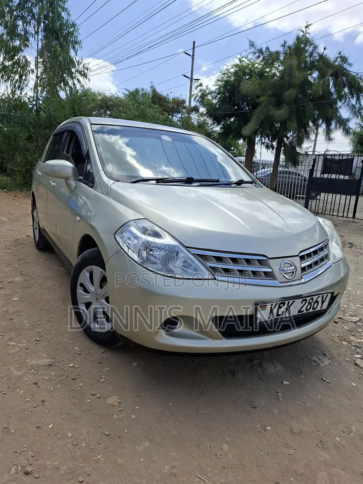 Nissan Tiida 1.5L 16V 2011 Gold