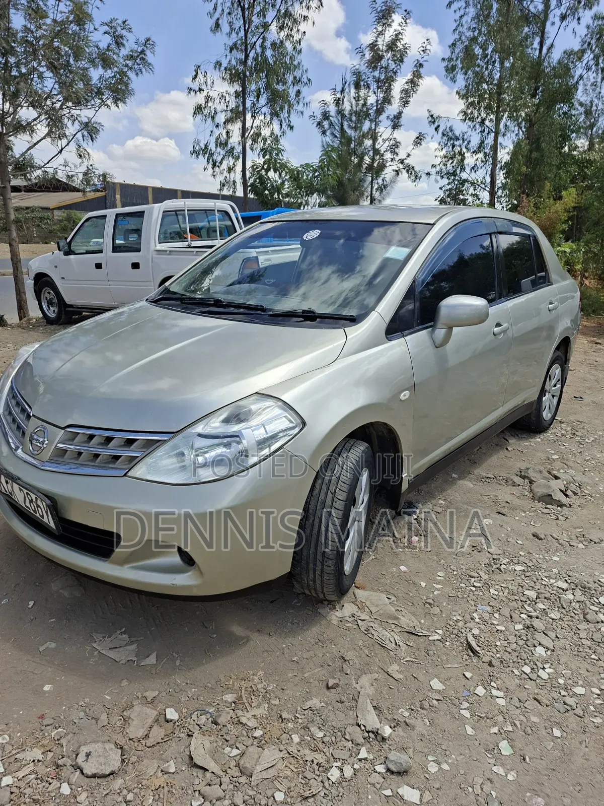 Nissan Tiida 1.5L 16V 2011 Gold