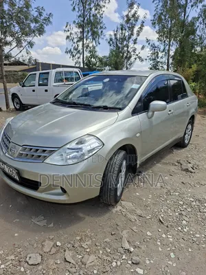 Nissan Tiida 1.5L 16V 2011 Gold