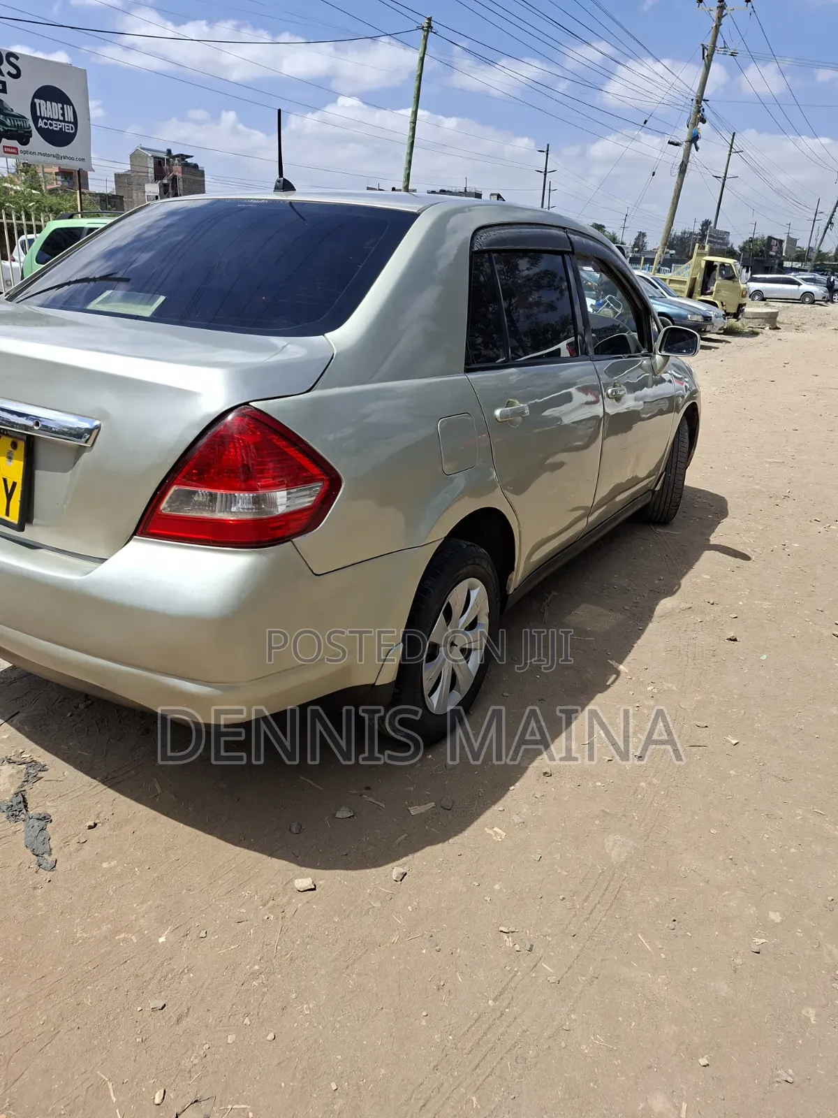 Nissan Tiida 1.5L 16V 2011 Gold