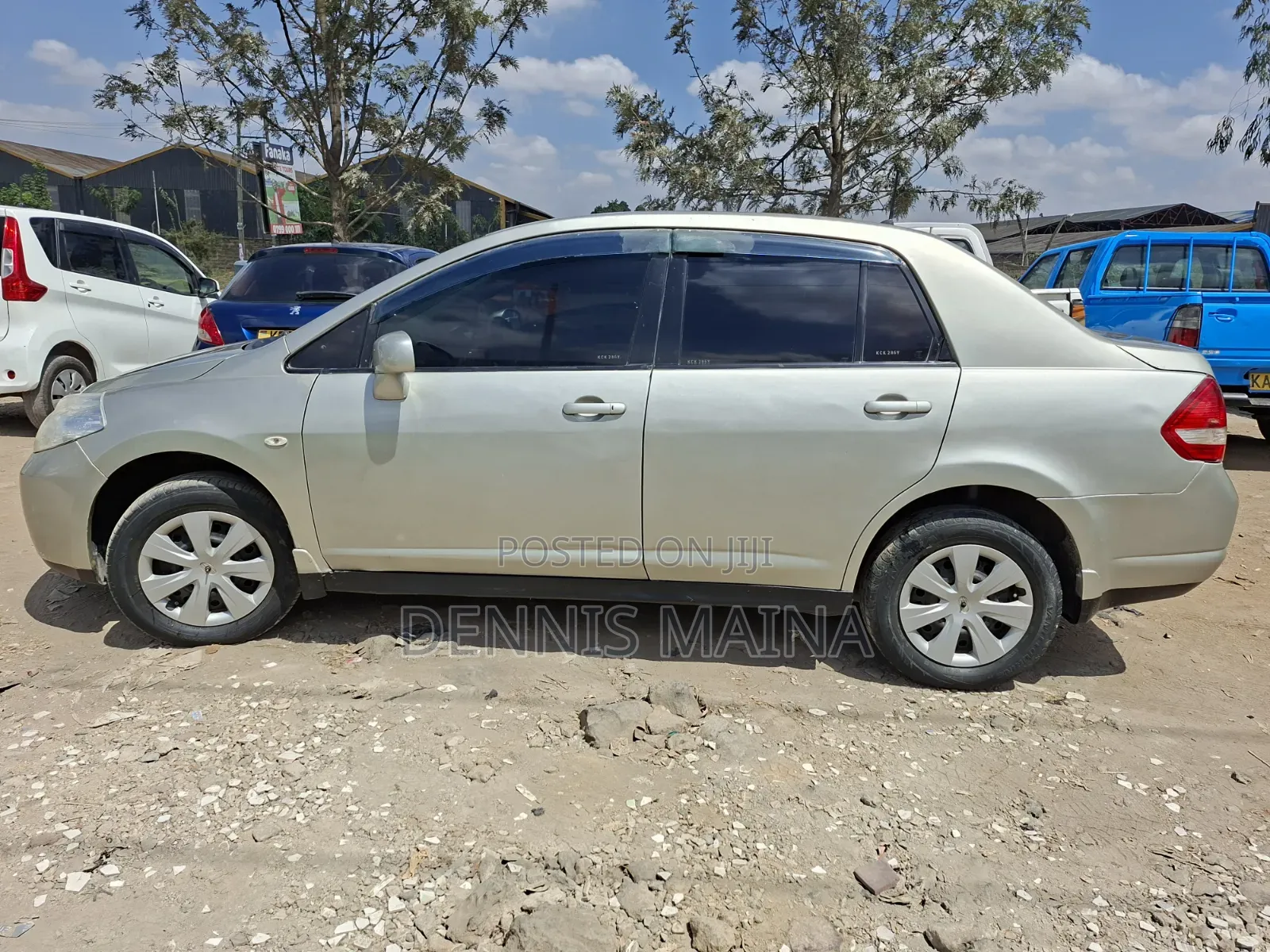 Nissan Tiida 1.5L 16V 2011 Gold