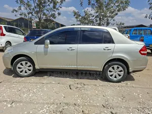 Nissan Tiida 1.5L 16V 2011 Gold