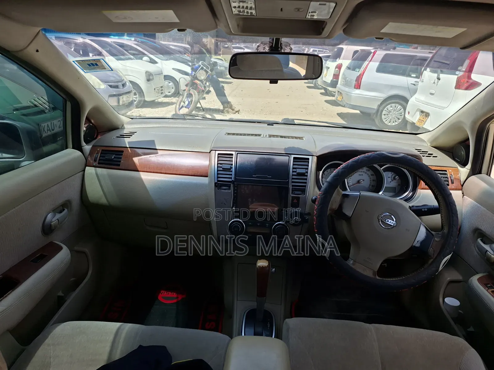 Nissan Tiida 1.5L 16V 2011 Gold