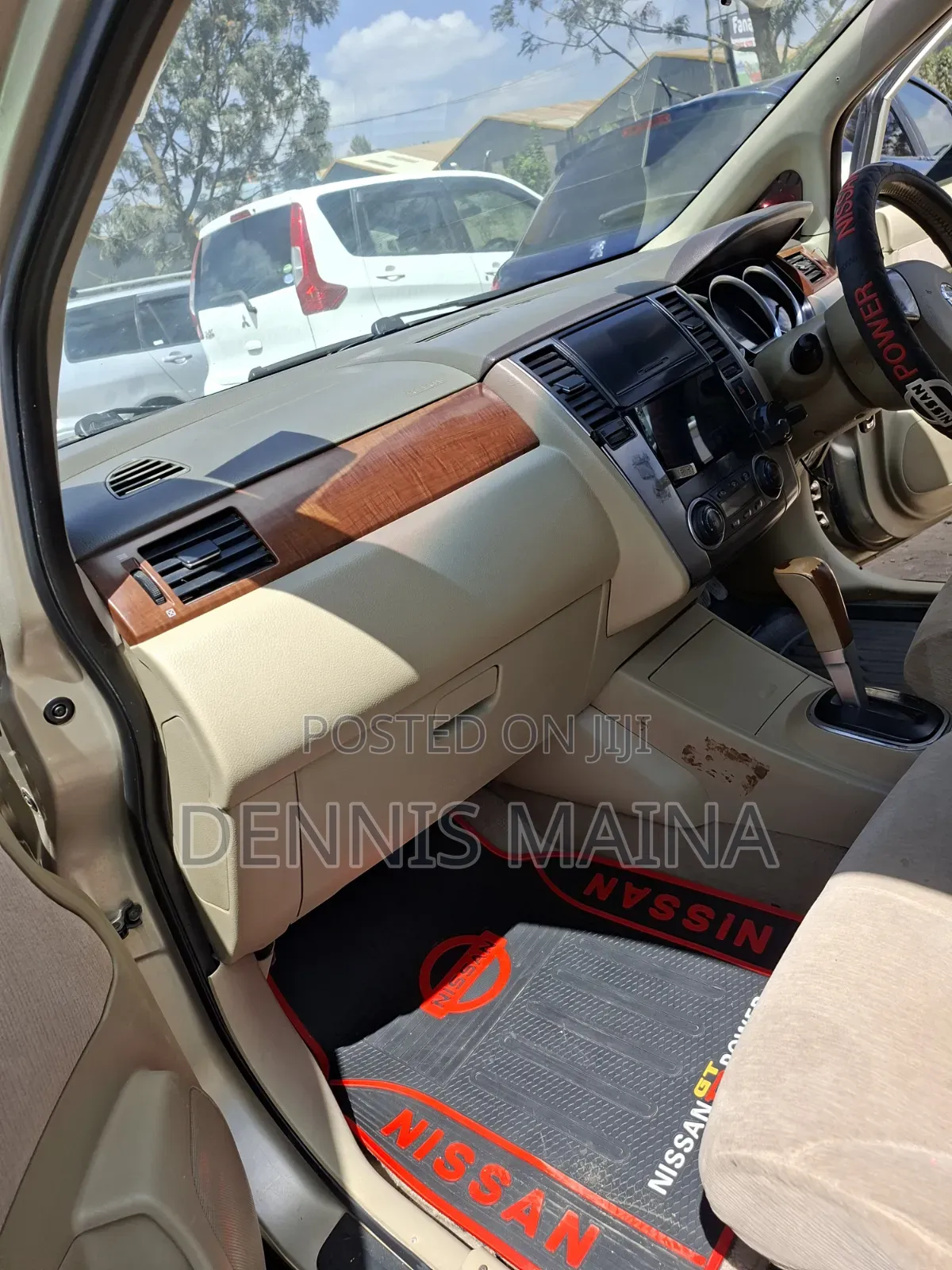 Nissan Tiida 1.5L 16V 2011 Gold