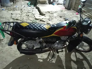 TVS HLX 125 2021 Red