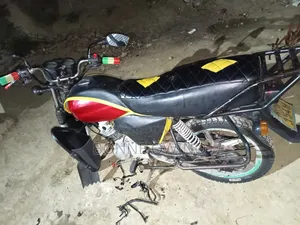 TVS HLX 125 2021 Red
