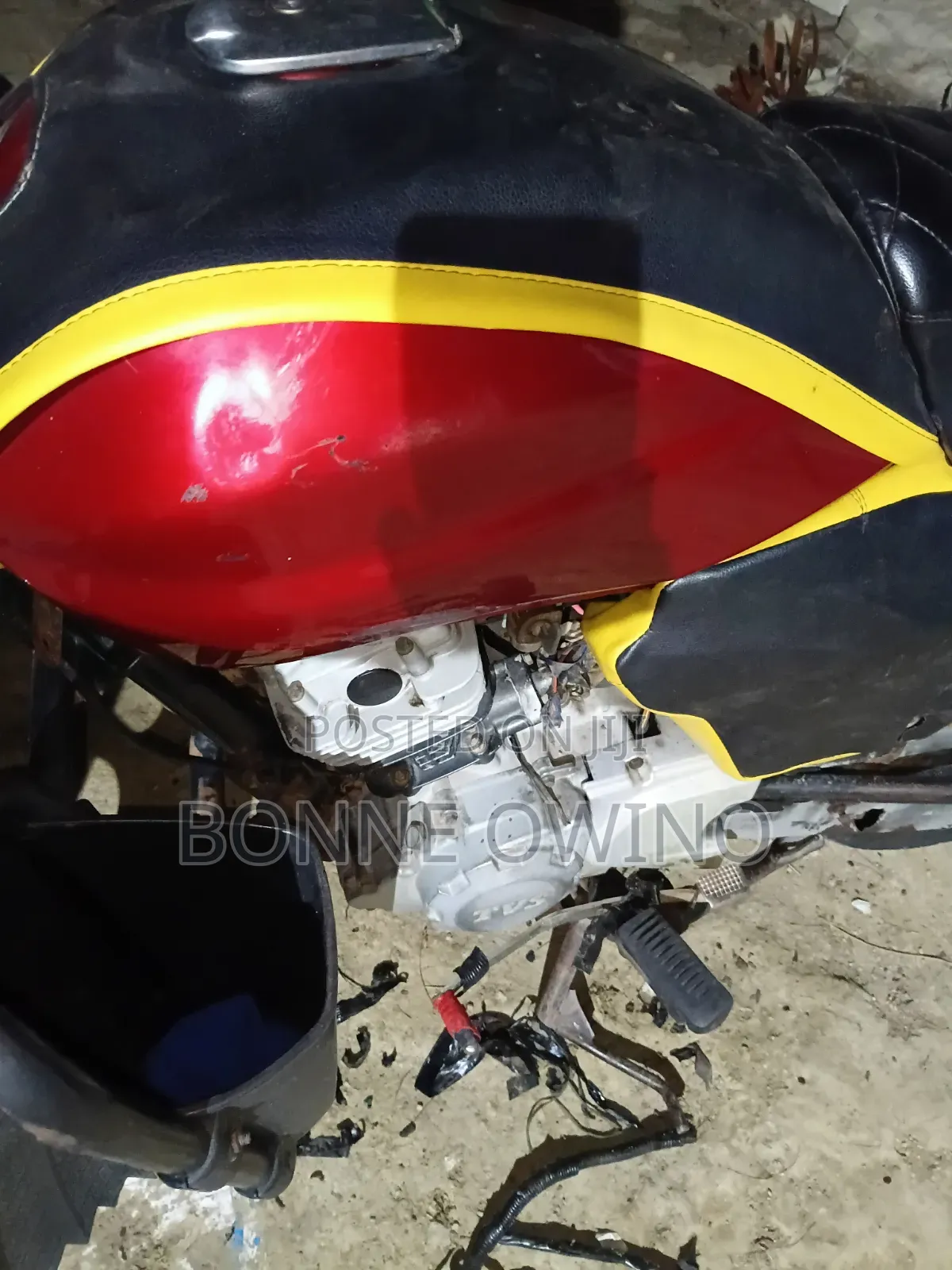 TVS HLX 125 2021 Red