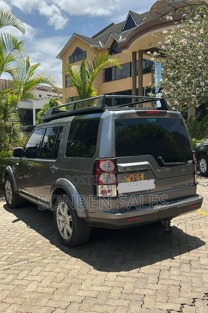 Land Rover Discovery 2010 Gray